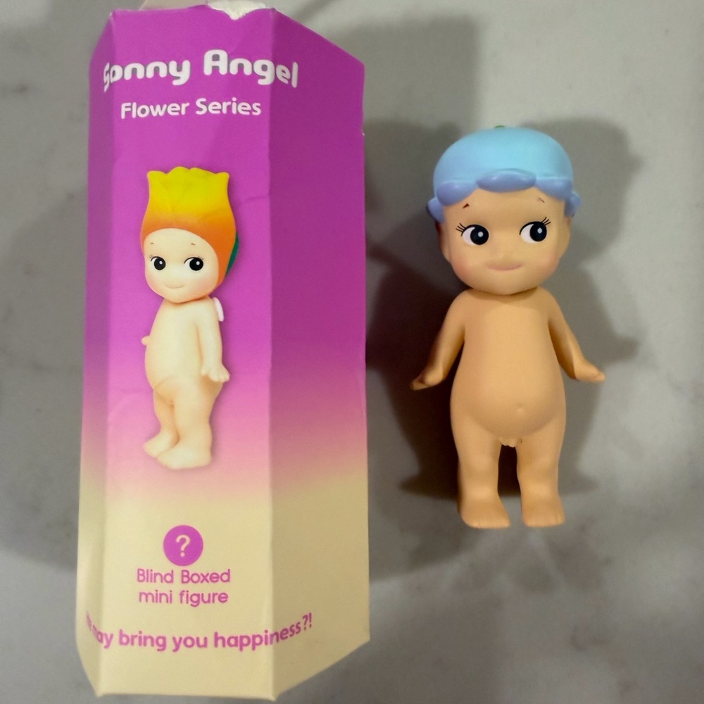 NWT Lily Bell - Sonny Angel Flower Series Figure